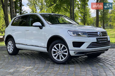 Внедорожник / Кроссовер Volkswagen Touareg 2015 в Киеве