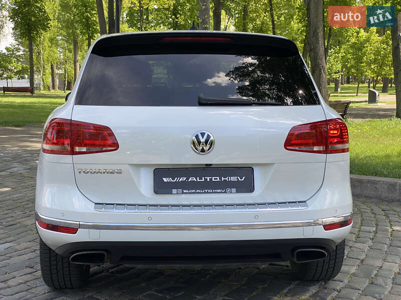 Позашляховик / Кросовер Volkswagen Touareg 2015 в Києві