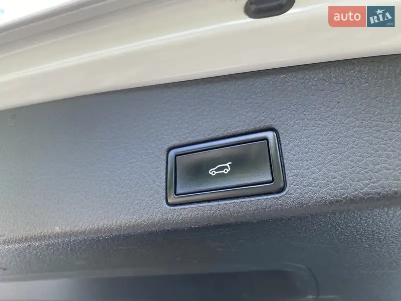Внедорожник / Кроссовер Volkswagen Touareg 2015 в 