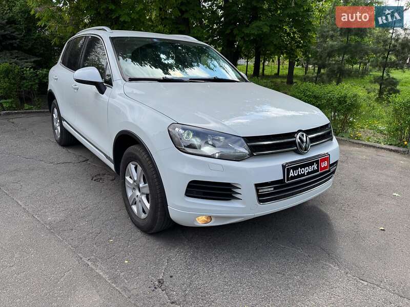 Внедорожник / Кроссовер Volkswagen Touareg 2014 в Киеве