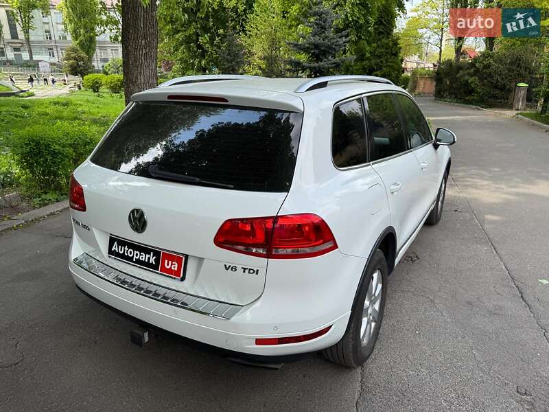 Внедорожник / Кроссовер Volkswagen Touareg 2014 в Киеве