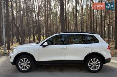Внедорожник / Кроссовер Volkswagen Touareg 2014 в 