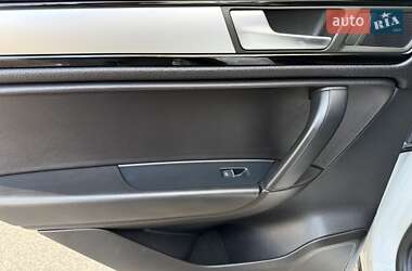 Внедорожник / Кроссовер Volkswagen Touareg 2014 в 