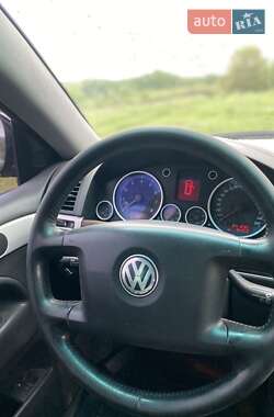 Позашляховик / Кросовер Volkswagen Touareg 2003 в 