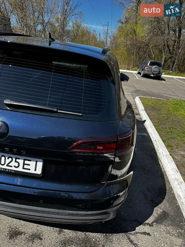 Позашляховик / Кросовер Volkswagen Touareg 2021 в Києві