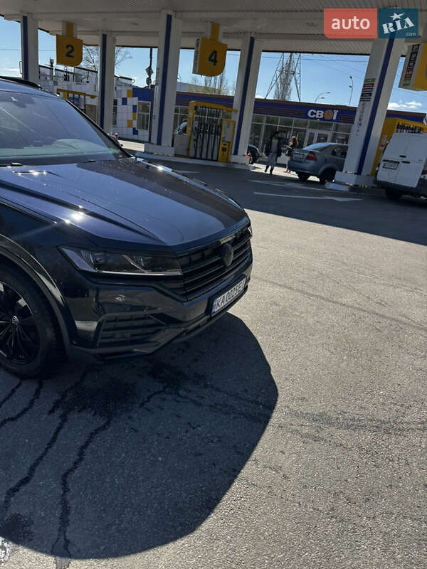 Позашляховик / Кросовер Volkswagen Touareg 2021 в Києві
