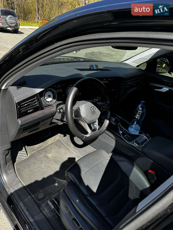 Позашляховик / Кросовер Volkswagen Touareg 2021 в Києві