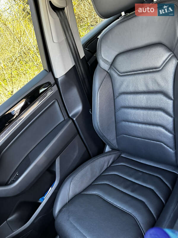 Позашляховик / Кросовер Volkswagen Touareg 2021 в Києві