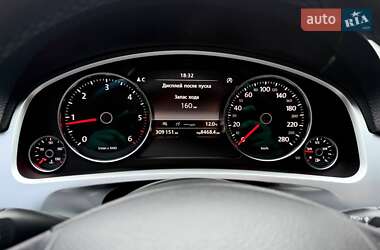 Позашляховик / Кросовер Volkswagen Touareg 2010 в 