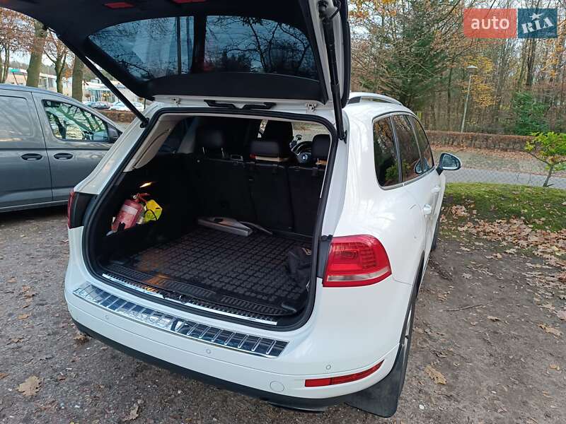 Позашляховик / Кросовер Volkswagen Touareg 2014 в Херсоні