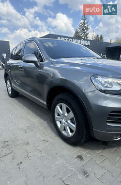 Внедорожник / Кроссовер Volkswagen Touareg 2014 в Виннице