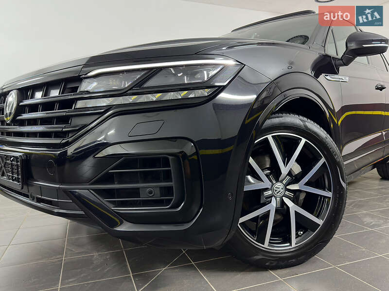 Позашляховик / Кросовер Volkswagen Touareg 2019 в Козятині
