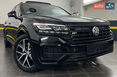 Внедорожник / Кроссовер Volkswagen Touareg 2019 в 