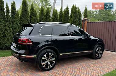Позашляховик / Кросовер Volkswagen Touareg 2017 в 
