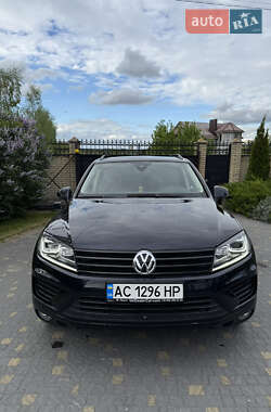 Позашляховик / Кросовер Volkswagen Touareg 2015 в Луцьку