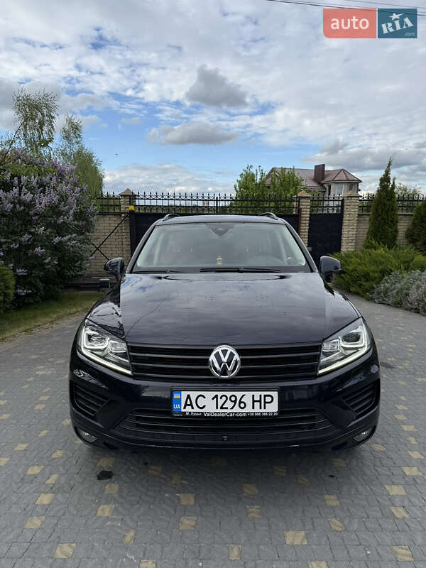 Позашляховик / Кросовер Volkswagen Touareg 2015 в 