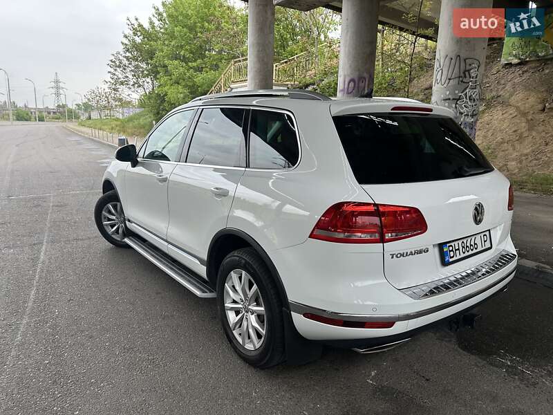 Внедорожник / Кроссовер Volkswagen Touareg 2014 в Одессе