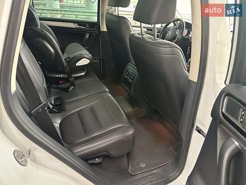 Внедорожник / Кроссовер Volkswagen Touareg 2014 в Одессе