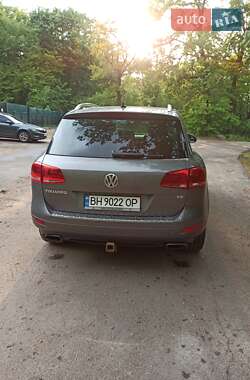 Внедорожник / Кроссовер Volkswagen Touareg 2012 в 
