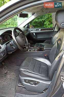 Внедорожник / Кроссовер Volkswagen Touareg 2012 в 