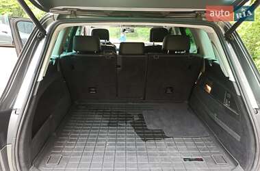 Внедорожник / Кроссовер Volkswagen Touareg 2012 в 