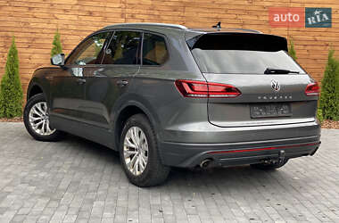 Позашляховик / Кросовер Volkswagen Touareg 2019 в 