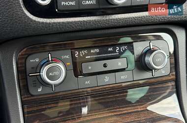 Внедорожник / Кроссовер Volkswagen Touareg 2014 в 