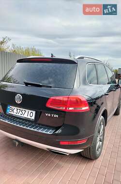 Внедорожник / Кроссовер Volkswagen Touareg 2011 в 