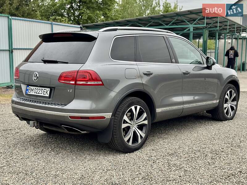 Внедорожник / Кроссовер Volkswagen Touareg 2016 в Сумах