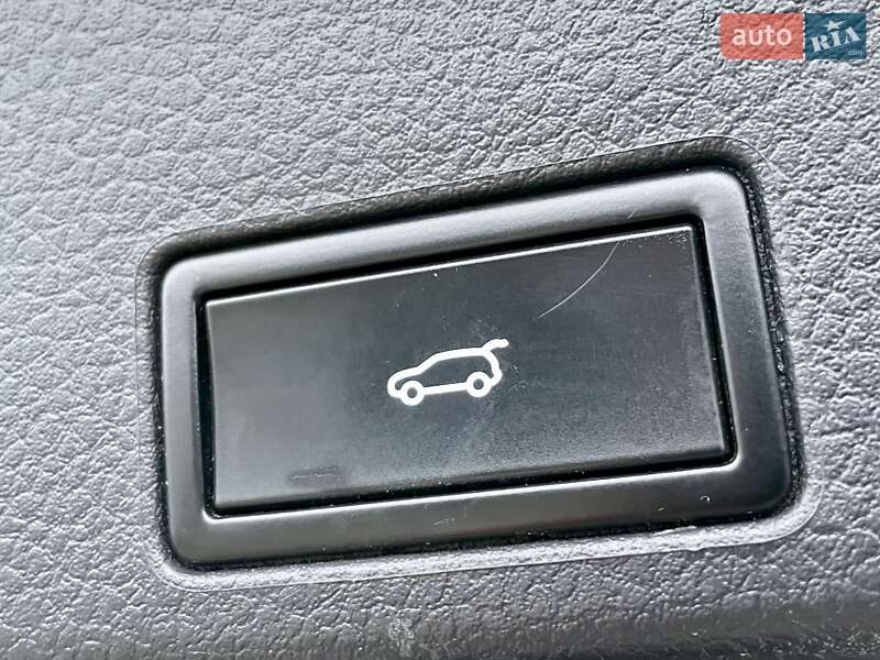 Внедорожник / Кроссовер Volkswagen Touareg 2016 в Сумах