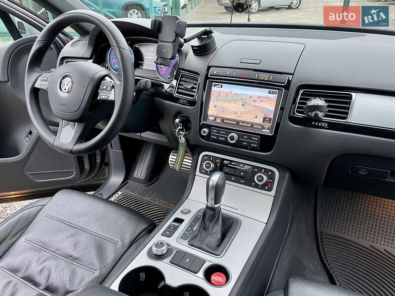 Внедорожник / Кроссовер Volkswagen Touareg 2016 в Сумах