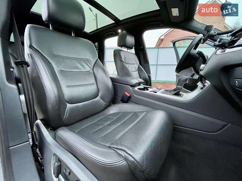 Внедорожник / Кроссовер Volkswagen Touareg 2016 в Сумах