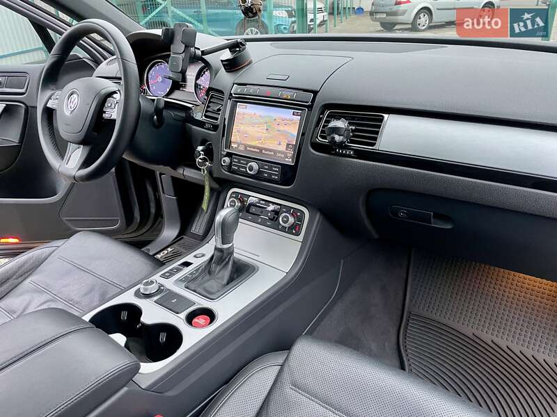 Внедорожник / Кроссовер Volkswagen Touareg 2016 в Сумах