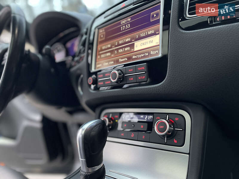 Позашляховик / Кросовер Volkswagen Touareg 2014 в Хмельницькому