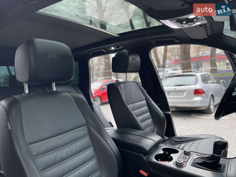 Позашляховик / Кросовер Volkswagen Touareg 2014 в Хмельницькому