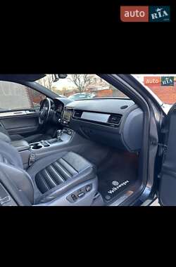 Внедорожник / Кроссовер Volkswagen Touareg 2011 в 