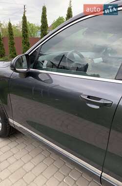 Позашляховик / Кросовер Volkswagen Touareg 2011 в 