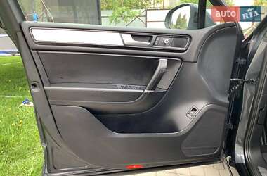 Позашляховик / Кросовер Volkswagen Touareg 2011 в 