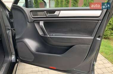 Позашляховик / Кросовер Volkswagen Touareg 2011 в 