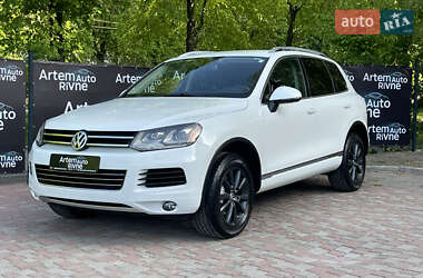 Позашляховик / Кросовер Volkswagen Touareg 2014 в Рівному