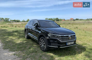 Внедорожник / Кроссовер Volkswagen Touareg 2018 в Николаеве