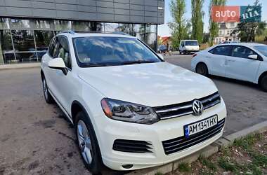 Позашляховик / Кросовер Volkswagen Touareg 2011 в 
