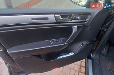 Внедорожник / Кроссовер Volkswagen Touareg 2011 в 