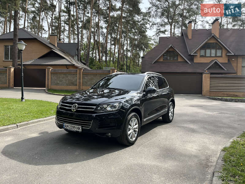Позашляховик / Кросовер Volkswagen Touareg 2012 в 