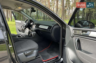 Позашляховик / Кросовер Volkswagen Touareg 2012 в 