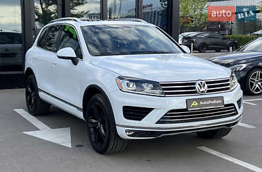 Позашляховик / Кросовер Volkswagen Touareg 2017 в 