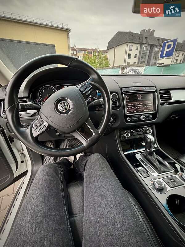 Внедорожник / Кроссовер Volkswagen Touareg 2015 в Киеве