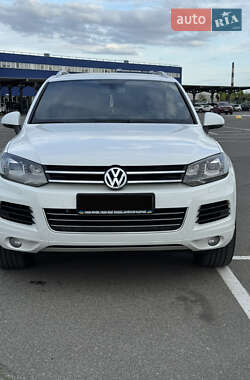Внедорожник / Кроссовер Volkswagen Touareg 2013 в Киеве