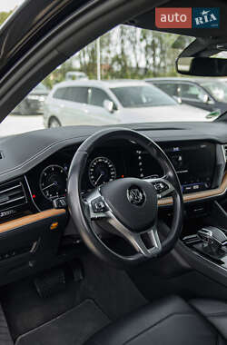 Позашляховик / Кросовер Volkswagen Touareg 2018 в 