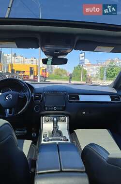 Позашляховик / Кросовер Volkswagen Touareg 2016 в 